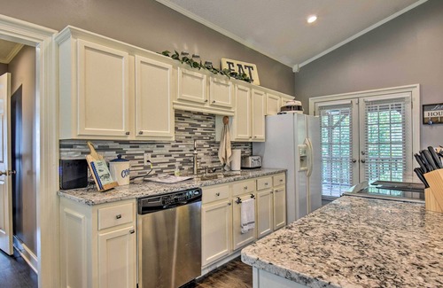 Piney House | Lakefront Home w/Private Dock in Hot Springs!
