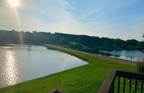 Hilltop Lakes House | LAKEFRONT HOME WITH AN AMAZING LAKESIDE DECK ONLY 1 HOUR FROM COLLEGE STATION.