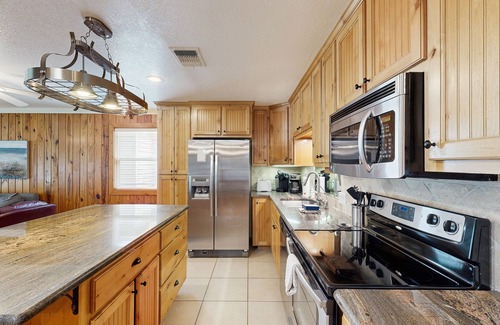 Kingsland House | Lakefront home with ping-pong & private dock - kayak available for use