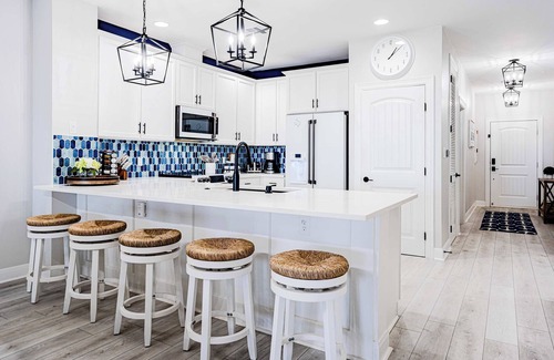 Horseshoe Bay Condo | Lakefront Horseshoe Bay Resort| Shared Pool & Dock