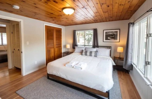 Milton House | Lakefront~Hot Tub~Private Beach~Close to Skiing