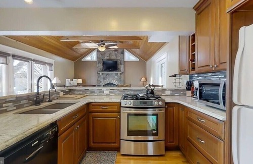 McHenry Cottage | Lakefront house with great kitchen, fireplace, and deck.