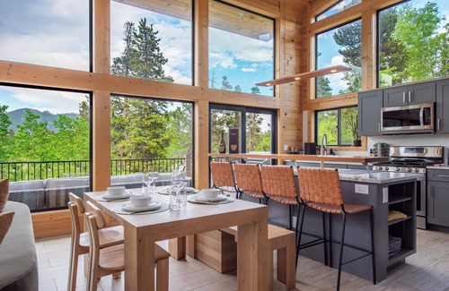 Black Hawk House | Lakefront Kayaks Views Fishing HotTub