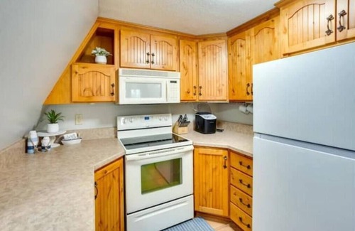 Hamlin County Cabin | Lakefront Lake Poinsett Cottage with Private Beach