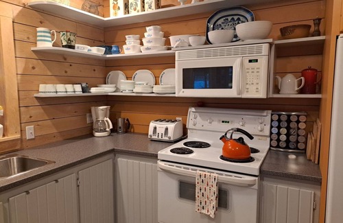Lower Ohio Cottage | Lakefront Living in a Sunset Cove with kayaks