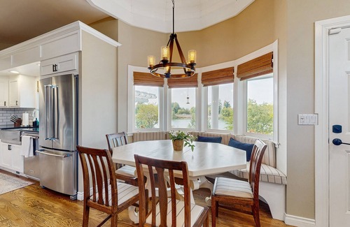 Centralia House | Lakefront living, steps to the water, fishing and kayaks, walk to outlet shops
