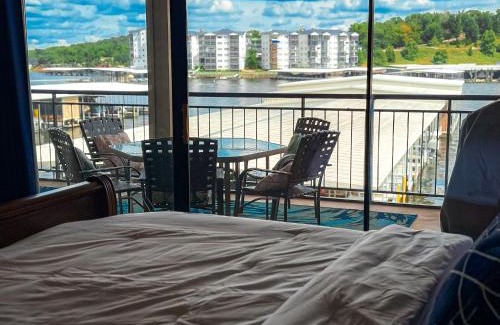 Lake Ozark House | Lakefront Luxury 2bd2ba Condo At The Falls-7pp