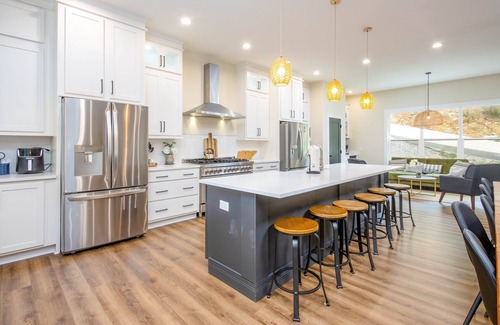 Speedwell House | Lakefront, minimal steps to water. Large private dock, Chef's kitchen
