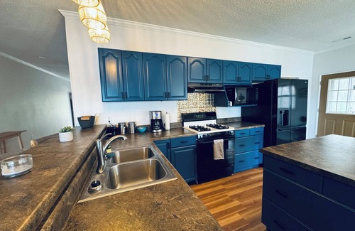 Oconee County Apartment | Lakefront Oasis Near Clemson w/Private Dock & Pet-Friendly!