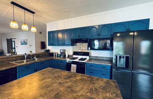 Oconee County Apartment | Lakefront Oasis Near Clemson w/Private Dock & Pet-Friendly!