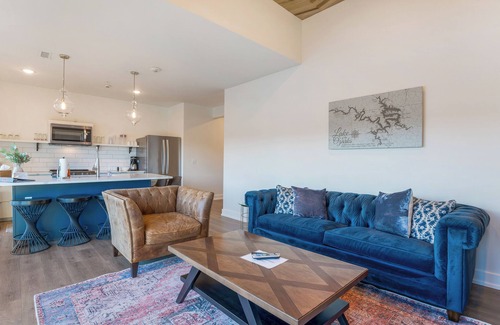 Osage Beach Condo | Lakefront/pool/CenterofOsageBeach 2 Bedroom/Sleeps 6 located above 1932 Reserve