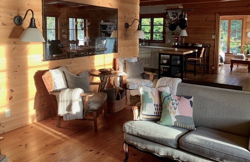 Lac-Tremblant-Nord Cottage | Lakefront property on Lac Tremblant Nord