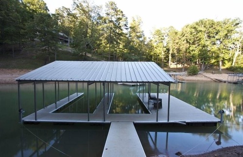Big Creek House | Lakefront, Quiet Cove, 2 Slip Covered Dock, Hot tub, 2 FirePits, Ice Machine