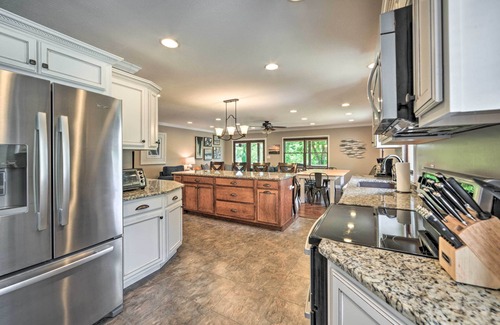 Eddyville House | Lakefront 'Rest-Ashored' Home w/Private Dock!