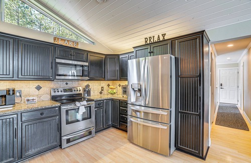 Tumtum House | Lakefront Retreat w/Kayaks, Paddle Boards & Deck!
