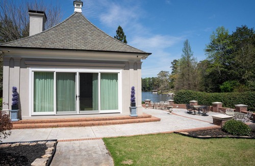 LaGrange House | Lakefront Retreat w/Guest House