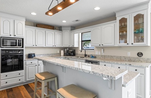 Dadeville House | Lakefront Retreat - Win Blu Point