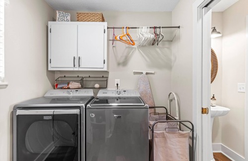 Dadeville House | Lakefront Retreat - Win Blu Point