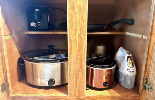 Cadiz House | Lakefront Ridge Hideaway – Cozy Fall Escape