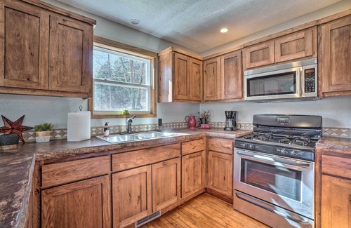 Shell Knob House | Lakefront Shell Knob Home w/Deck & Gas Grill