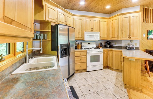 Tower House | Lakefront Tower Home w/Shared Dock!