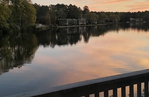 Pinehurst Condo | Lakefront Treehouse With Golf Course View Minutes To Pinehurst