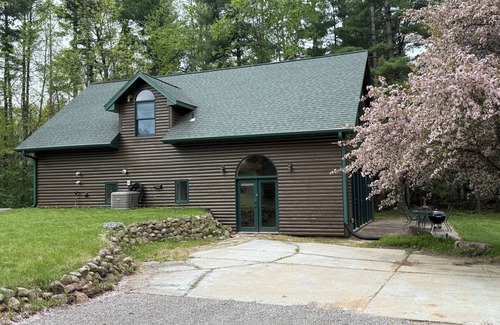 Galloway House | Lakefront Vacation Home