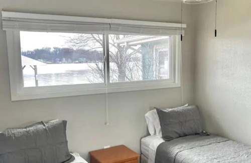 Saint Johns House | Lakefront views at our Long Island Lookout!