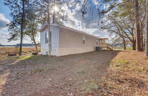 Wetumpka House | Lakefront Wetumpka Escape w/Furnished Deck!