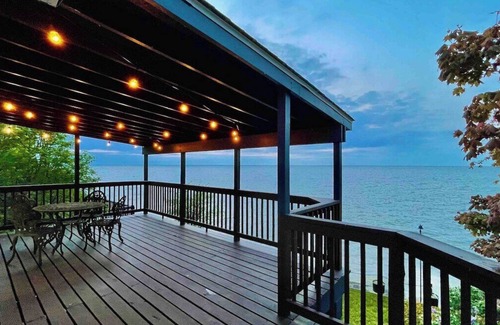Town of Somerset Cottage | Lakehouse Loft · Private cottage near Niagara Falls with lake view