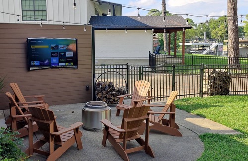 Gun Barrel City House | Lakehouse Retreat With 140' Open Water & Amazing Views - Sleeps 12