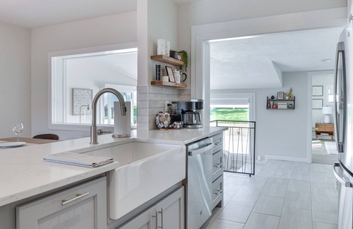 Lakeland House | Lakeland Retreat w/Private Pool & Yard Games!