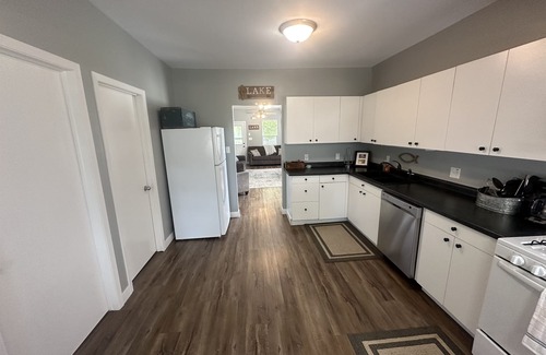 Arnolds Park House | LakeLux:FirePit,FamFriendly,Porch,Sleeps10