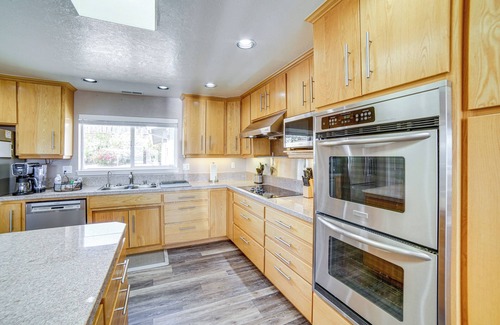 North Lakeport House | Lakeport Home w/Stunning Lake & Mountain Views