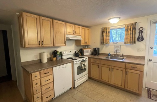 Bridgton Cabin | Lakes & Mountain Experience! 4 Seasons Getaway - 3 Bed 1.5 Bath Cozy Cabin