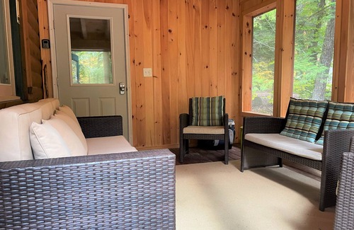 Bridgton Cabin | Lakes & Mountain Experience! 4 Seasons Getaway - 3 Bed 1.5 Bath Cozy Cabin