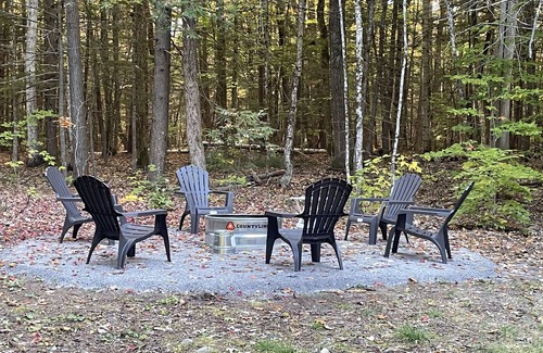 Bridgton Cabin | Lakes & Mountain Experience! 4 Seasons Getaway - 3 Bed 1.5 Bath Cozy Cabin