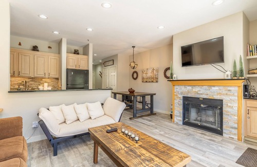 Lakeside Village Condo | Lakeshore by Summit County Mountain Retreats