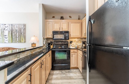 Lakeside Village Condo | Lakeshore by Summit County Mountain Retreats
