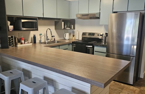 East Kootenay House | Lakeside 3 bed townhome w/private beach access!