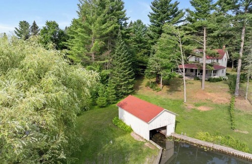 Ponshewaing Cottage | Lakeside 6-bedroom Cottage with Harbor