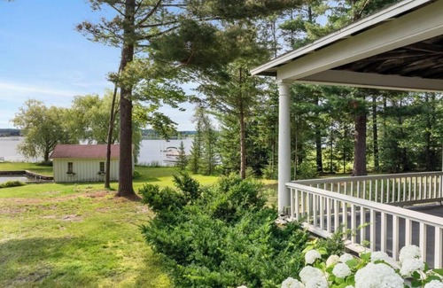 Ponshewaing Cottage | Lakeside 6-bedroom Cottage with Harbor