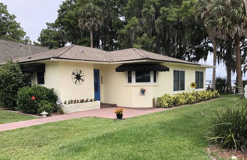 Plymouth House | LAKESIDE BREEZE on Lake Eustis Harris Chain of Lakes Central Florida