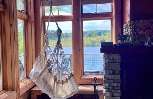 Cascade Cabin | Lakeside Cabin Retreat Relax at Private Lake House!