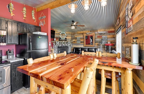 Holcombe Cabin | Lakeside Cabin w/Fire Pit: Near Pine Point Park!