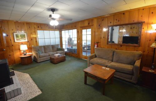 Bass Lake House | Lakeside Cabin With Lake View Free Night Special
