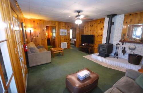 Bass Lake House | Lakeside Cabin With Lake View Free Night Special