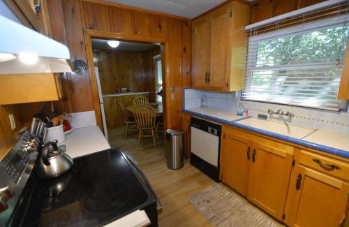 Bass Lake House | Lakeside Cabin With Lake View Free Night Special
