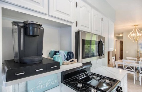 Lakeside House | Lakeside Fun · Sleeps 13 · 2 Fire Pits · Outdoor Games · Dogs OK