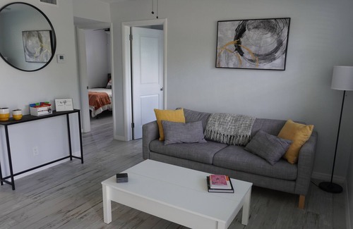 Lake Worth Corridor Apartment | Lakeside Getaway